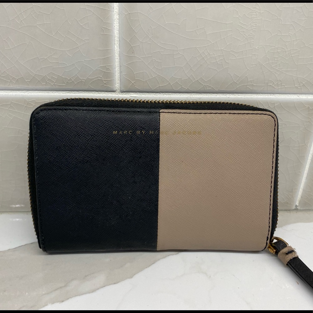 Marc Jacobs zip wallet